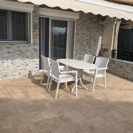 Apartment Relax 50m From The Sea Loutraki (Corinthia)